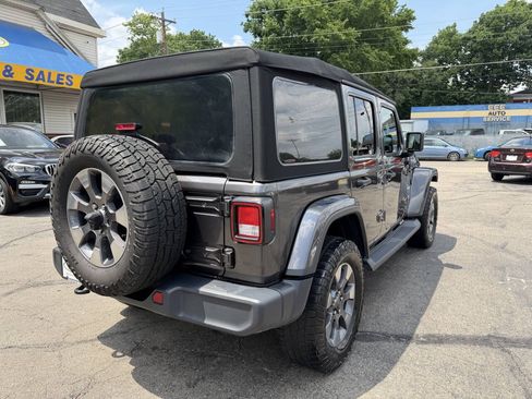 Used 2019 Jeep Wrangler Unlimited Sahara w/ Cold Weather Group AWD/4WD image 8