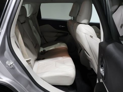 Used 2022 Jeep Cherokee Latitude Lux w/ Mopar Interior Package image 22