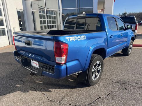 Used 2016 Toyota Tacoma TRD Sport image 26