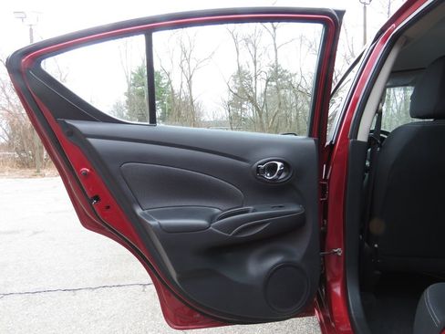 Used 2019 Nissan Versa SV image 18