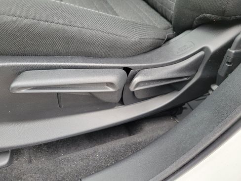 Used 2025 Honda HR-V LX image 16