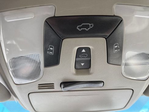 Used 2015 Toyota Sienna XLE 8 Passenger 4dr Mini Van image 16