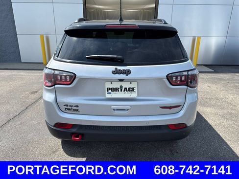 Used 2025 Jeep Compass Trailhawk AWD/4WD image 3