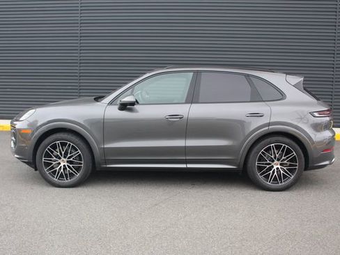 Certified 2025 Porsche Cayenne image 2