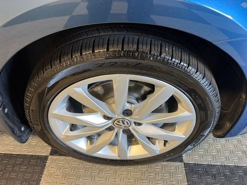 Used 2017 Volkswagen Golf SportWagen FWD image 9