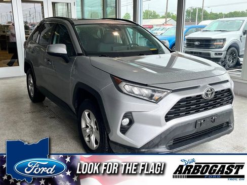 Used 2021 Toyota RAV4 XLE w/ Convenience Package FWD image 1