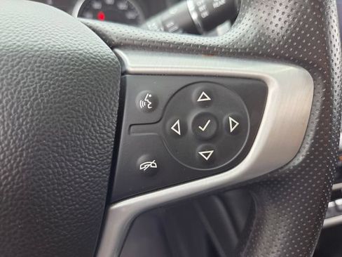 Used 2022 GMC Acadia SLE w/ Driver Convenience Package FWD image 23