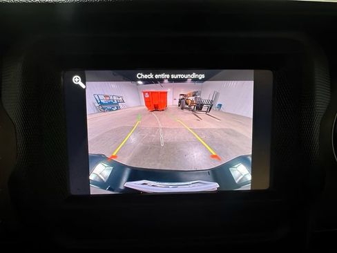 Used 2020 Jeep Gladiator Sport w/ Technology Group AWD/4WD image 17