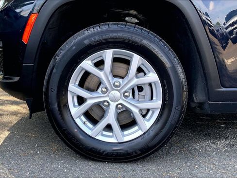 Certified 2023 Jeep Grand Cherokee L Limited AWD/4WD image 9