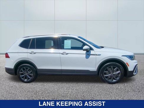 Certified 2022 Volkswagen Tiguan SE w/ Panoramic Sunroof Package FWD image 6