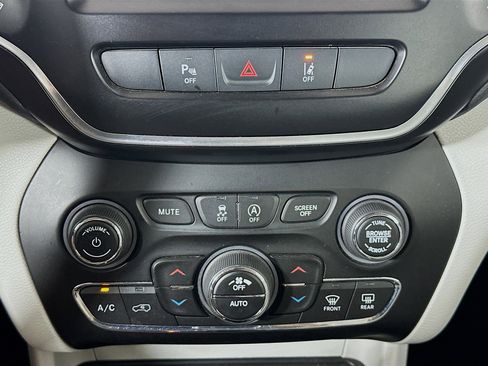 Used 2022 Jeep Cherokee Latitude Lux image 24