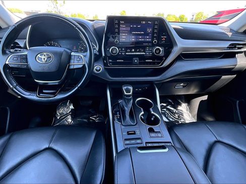 Used 2021 Toyota Highlander XLE image 14