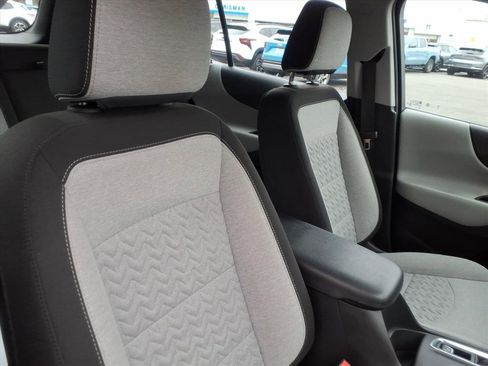 Used 2023 Chevrolet Equinox LS image 21