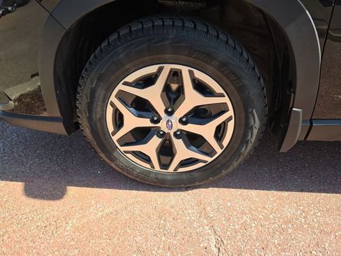 Used 2023 Subaru Forester Premium image 22