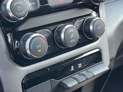 Used 2024 RAM 2500 Tradesman w/ Chrome Appearance Group image 24