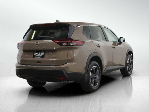 Used 2025 Nissan Rogue SV AWD/4WD image 3