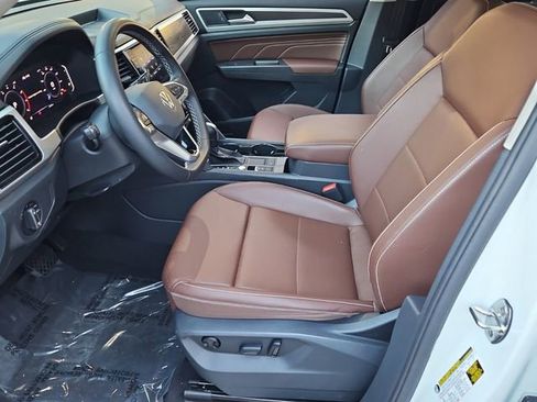 Used 2023 Volkswagen Atlas SE w/ Black Wheel Package image 11