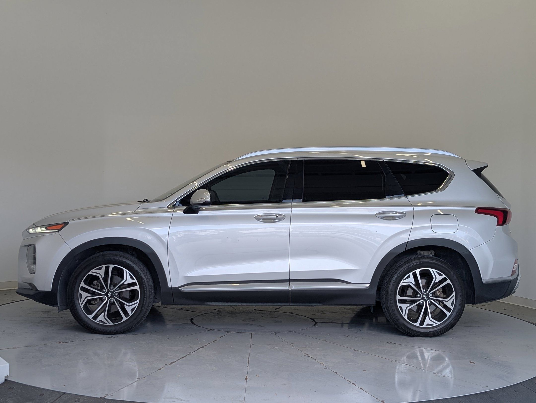 Used 2019 Hyundai Santa Fe Limited FWD image 7