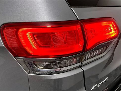Used 2018 Jeep Grand Cherokee Limited AWD/4WD image 29