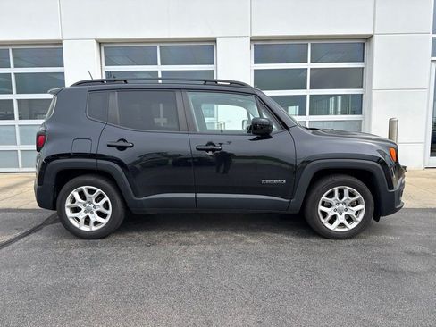 Used 2016 Jeep Renegade Latitude FWD image 3