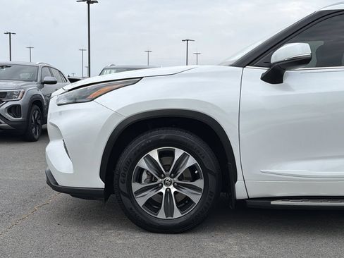 Used 2022 Toyota Highlander XLE FWD image 9