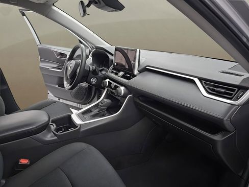Used 2023 Toyota RAV4 LE image 17