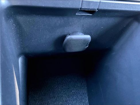 Used 2025 Toyota Camry SE image 31