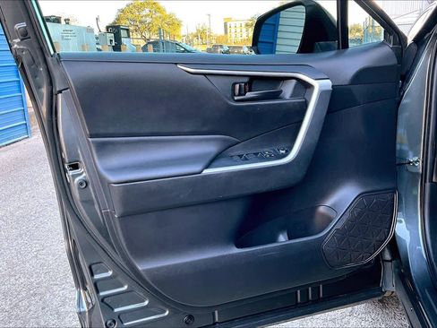 Used 2022 Toyota RAV4 LE image 21