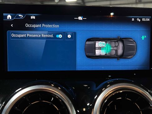 Certified 2025 Mercedes-Benz GLB 250 4MATIC image 37