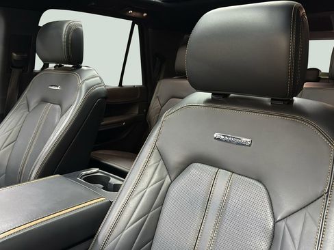 Used 2023 Ford Expedition Platinum image 10