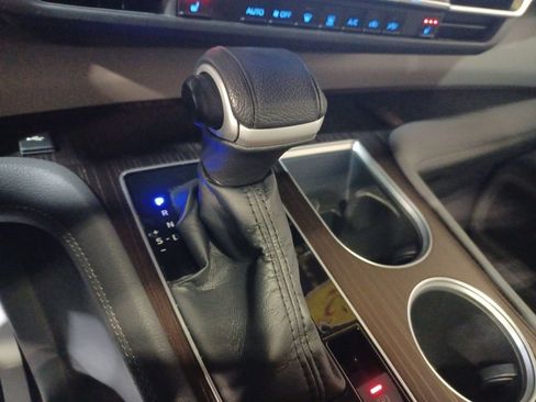 Used 2022 Toyota Sienna XLE image 21