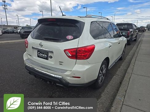 Used 2017 Nissan Pathfinder SL w/ Cargo Package AWD/4WD image 8