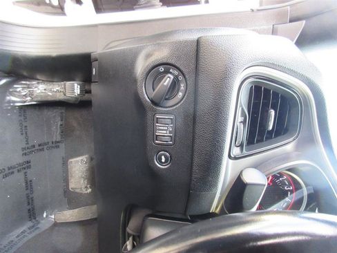 Used 2022 Dodge Challenger SXT image 12