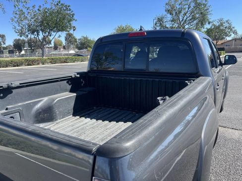 Used 2014 Toyota Tacoma 2WD Double Cab w/ SR5 Package image 7