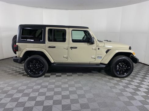 Used 2022 Jeep Wrangler Unlimited Sahara w/ Cold Weather Group image 7
