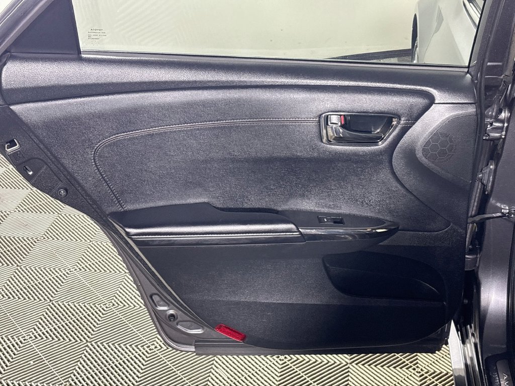 Used 2016 Toyota Avalon Limited w/ Toyota Safety Sense Package FWD image 20