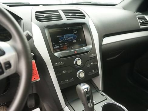 Used 2014 Ford Explorer XLT w/ Equipment Group 201A FWD image 29