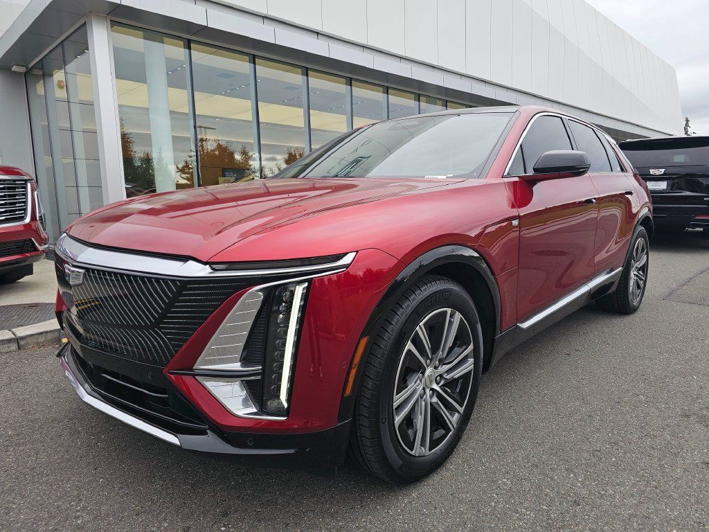 Certified 2024 Cadillac Lyriq Luxury AWD/4WD image 3