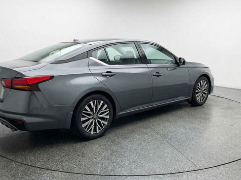 Used 2025 Nissan Altima 2.5 SV FWD image 9