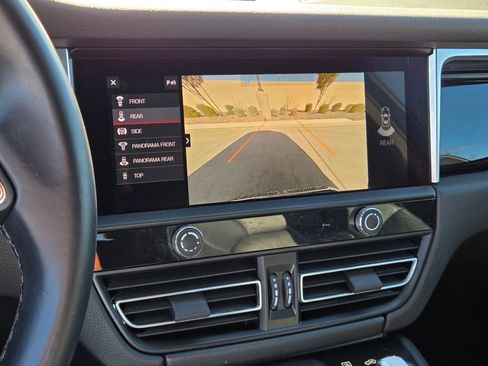 Used 2024 Porsche Macan w/ Premium Plus Package image 17