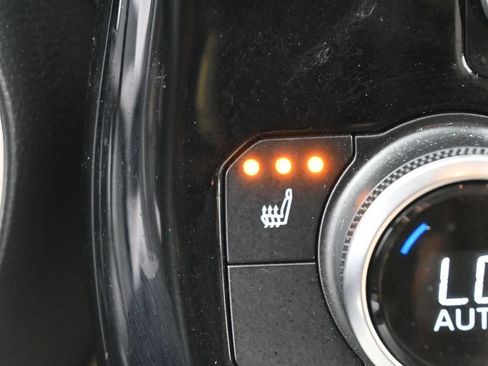 Used 2022 Toyota Highlander XLE FWD image 20