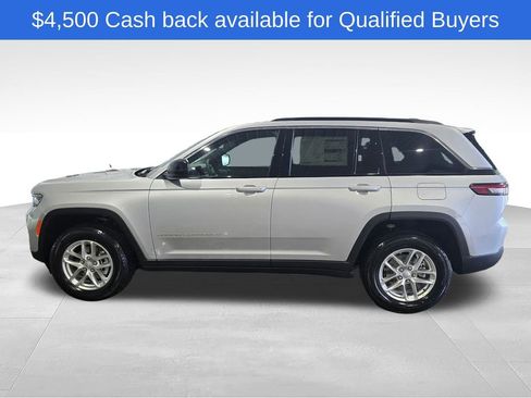 New 2026 Jeep Grand Cherokee Laredo w/ Trailer Tow Package AWD/4WD image 2