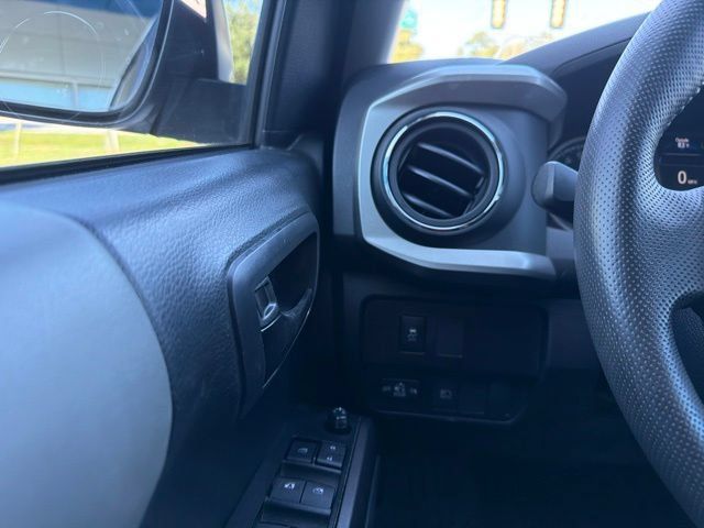 Used 2022 Toyota Tacoma SR5 RWD image 12