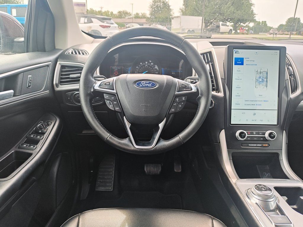Used 2021 Ford Edge SEL AWD/4WD image 16