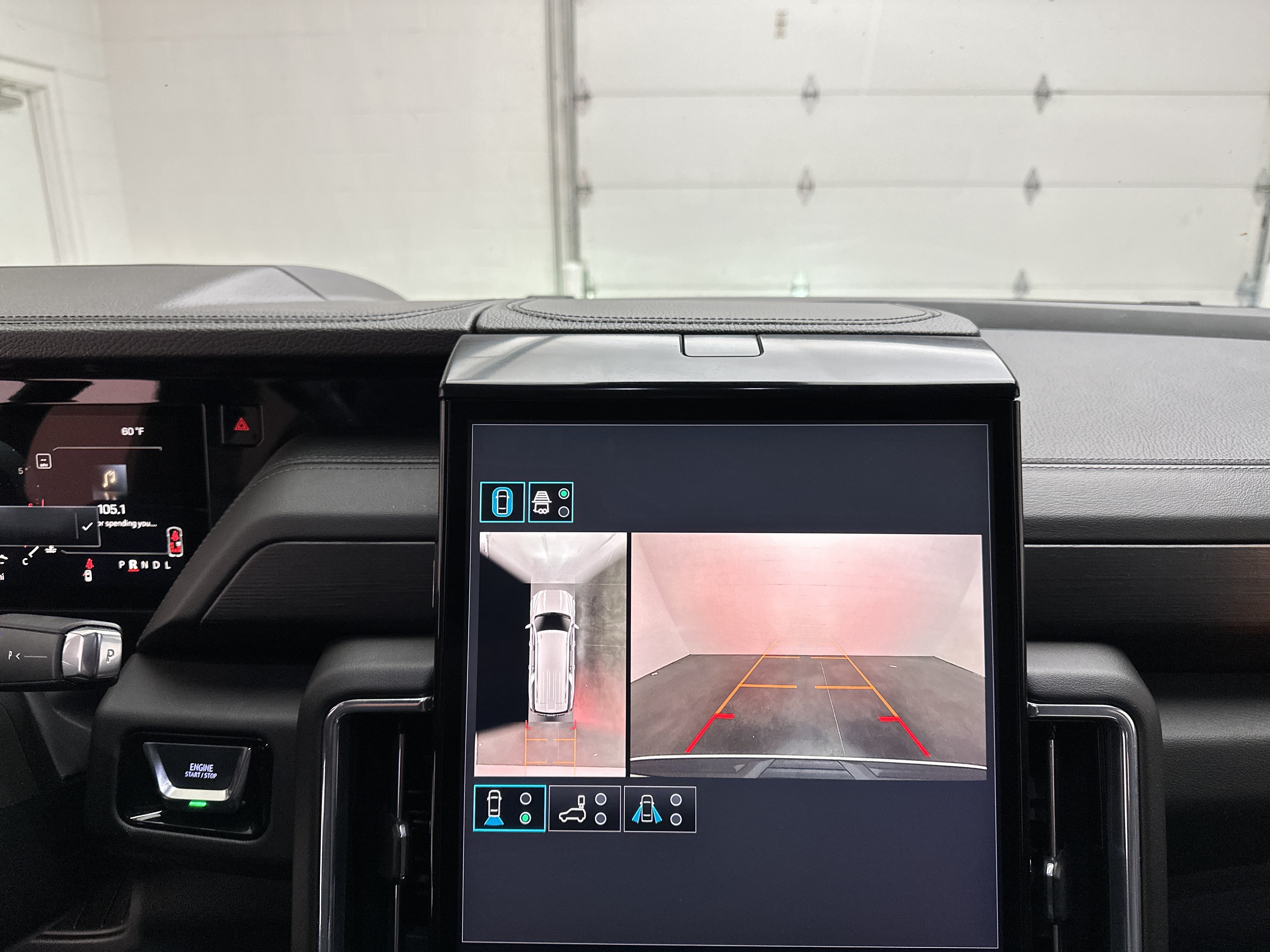 Used 2025 GMC Yukon XL Denali AWD/4WD image 38