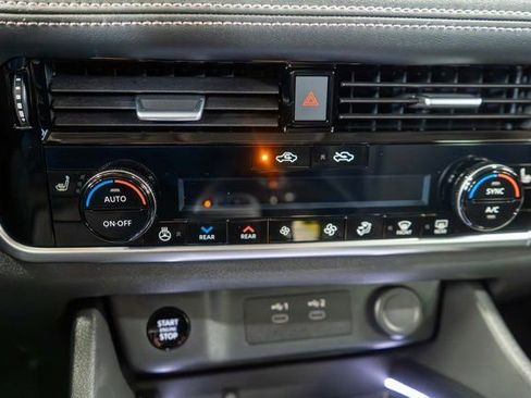 New 2024 Nissan Rogue SL w/ SL Premium Package AWD/4WD image 30