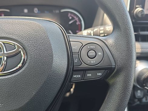 Used 2024 Toyota RAV4 XLE FWD image 17