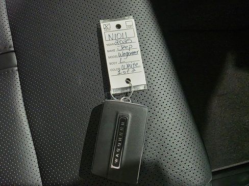 New 2025 Jeep Wagoneer L Series II w/ Convenience Group I AWD/4WD image 44