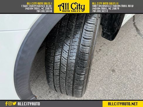 Used 2017 Toyota Highlander XLE w/ Carpet Mat Package image 34