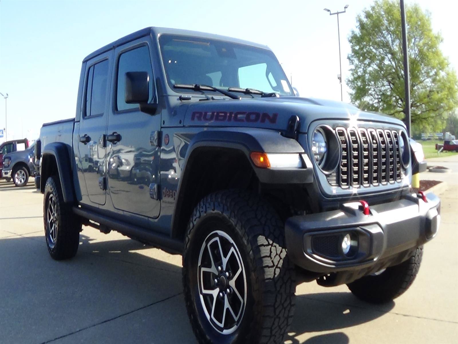 Used 2024 Jeep Gladiator Rubicon w/ Technology Group AWD/4WD image 4